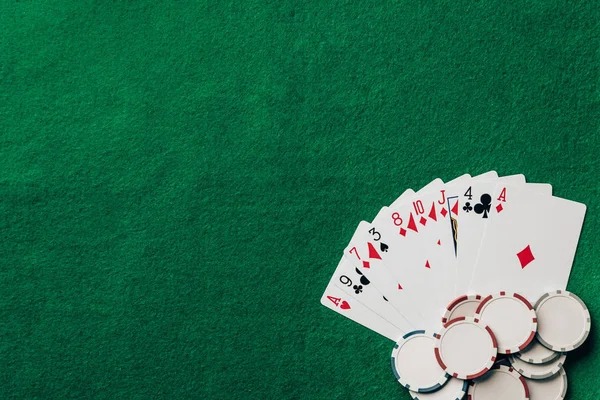 okewla live chat interface showing dealer communication during Over Under betting